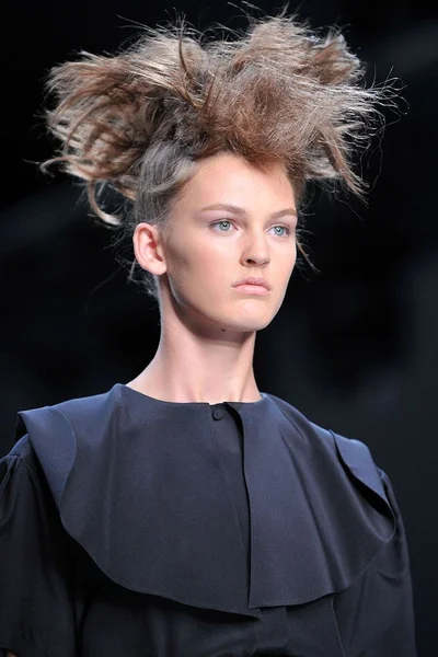 Look 10